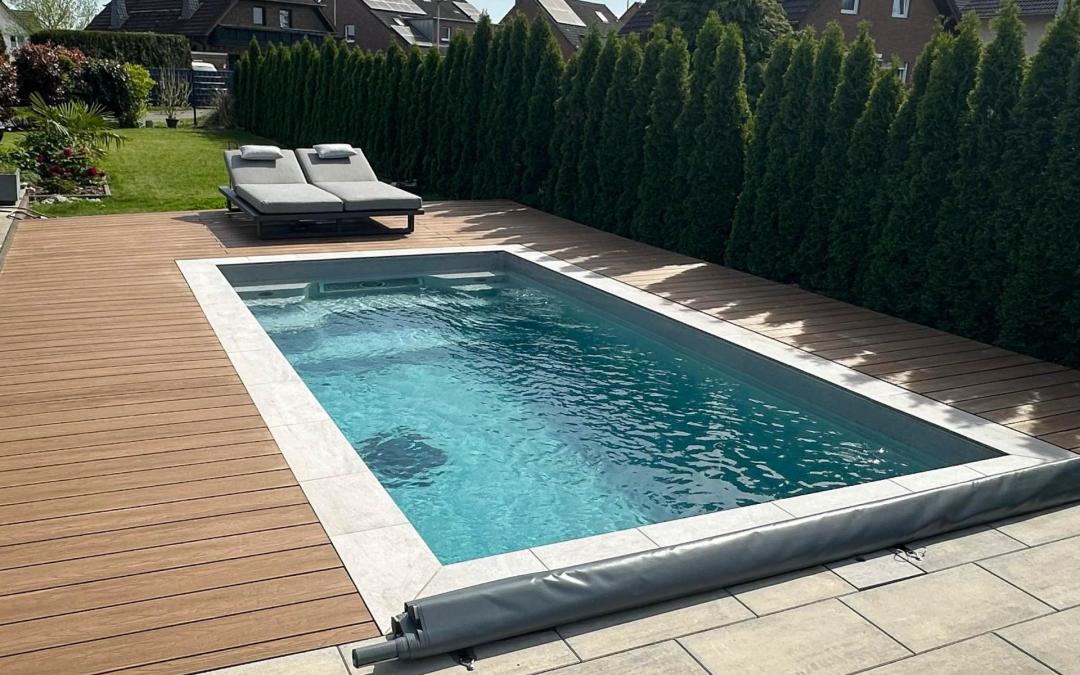 Schwimmbecken