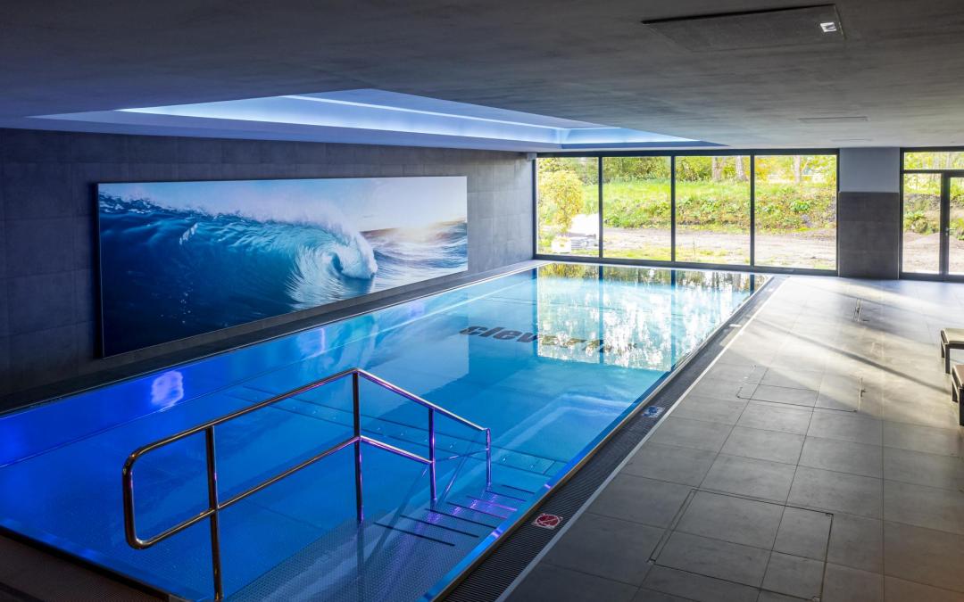 Öffentliches Hallenschwimmbad