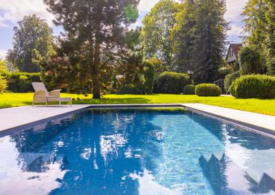 Pool mit Rolladenabdeckung