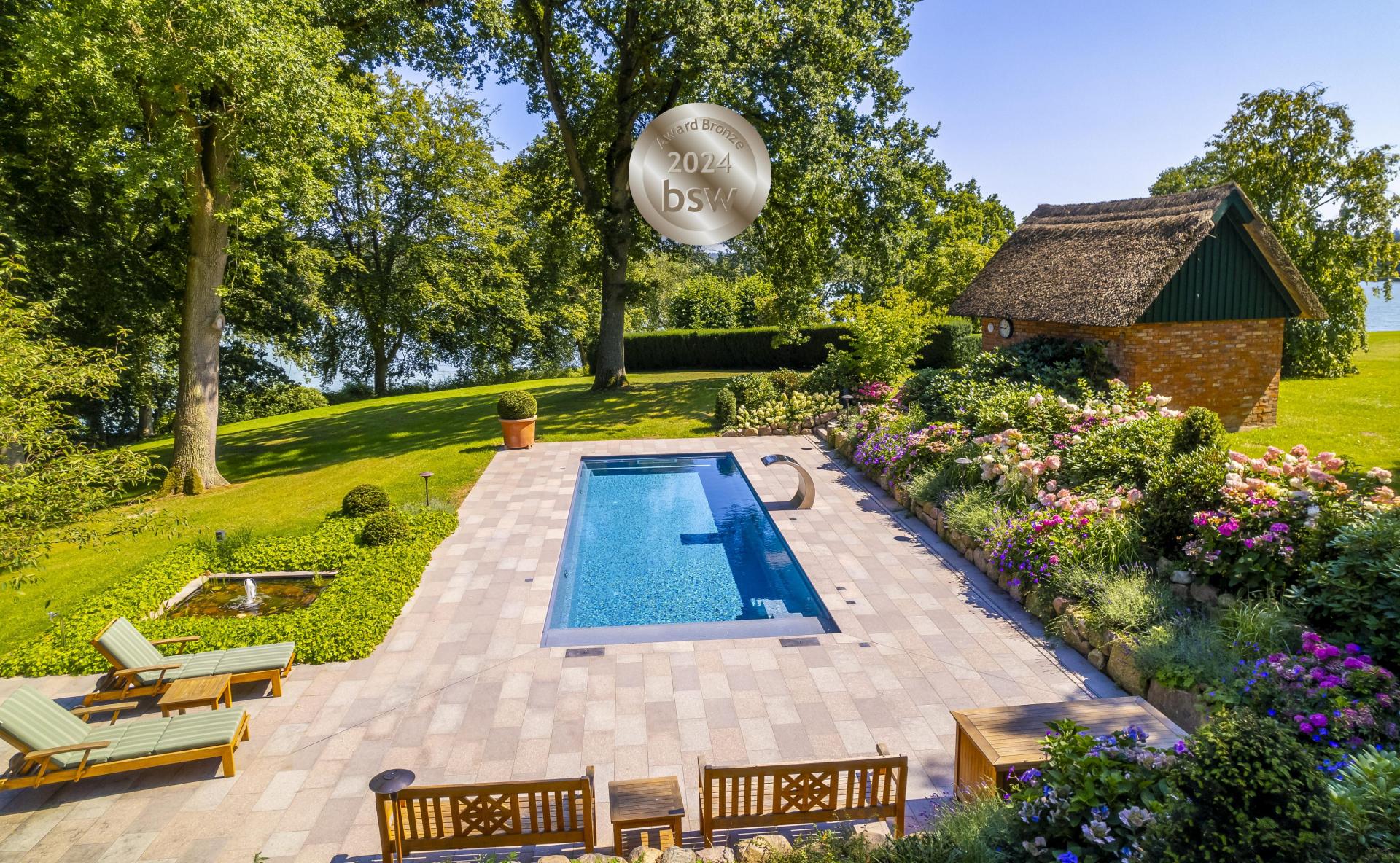 Ausgezeichneter Pool im Garten von Poolkind