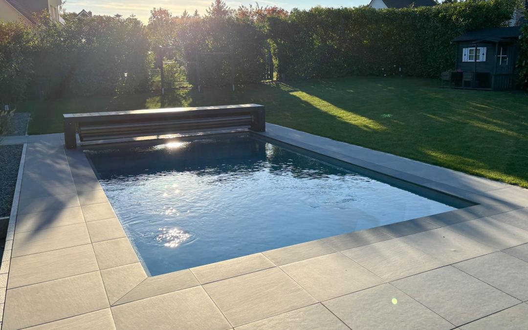 Schwimmbecken im Garten