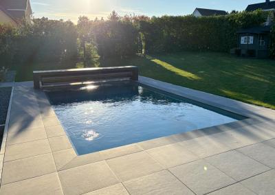 Schwimmbecken im Garten