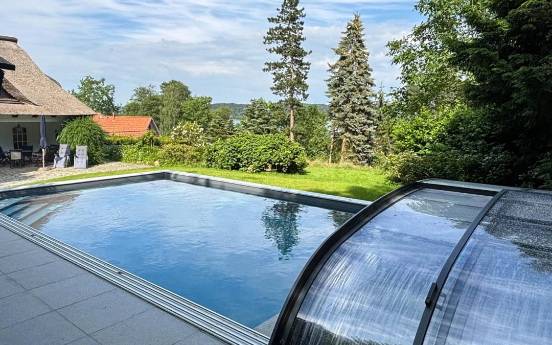 Pool mit Schwimmbadüberdachung