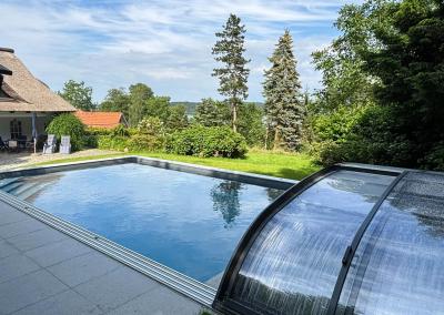 Pool mit Schwimmbadüberdachung